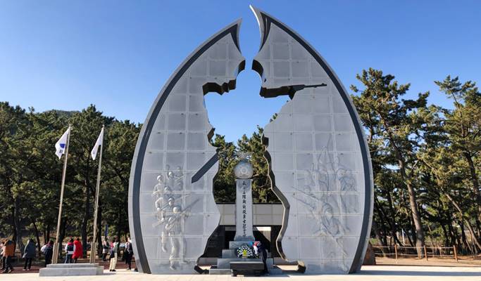 Pohang & Yeongdeok Peace History Private Tour from Busan or Daegu