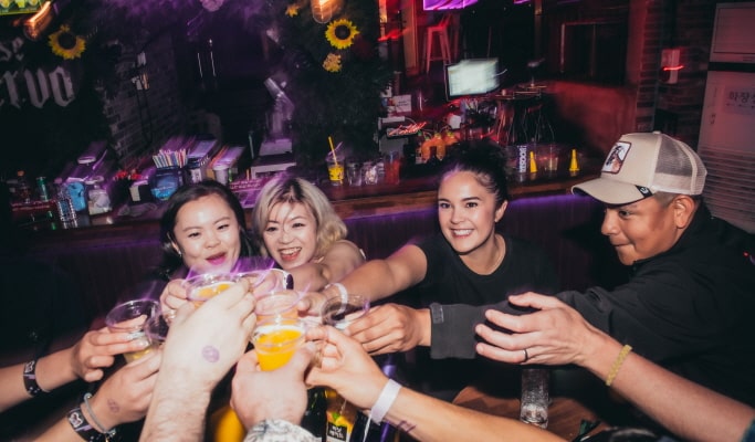 Seoul Nightlife Tour & Premium Pub Crawl in Itaewon/ Haebangchon/ Hongdae/ Gangnam