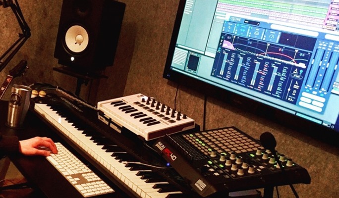 [Trazy Local Host] Pursue Your Dream as an Artist: Produce & Record Your Own Song