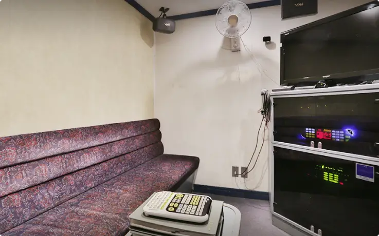 Karaoke room on Pukwan ferry's Hamayuu ship.