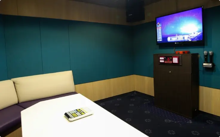 Pukwan Ferry's karaoke room.