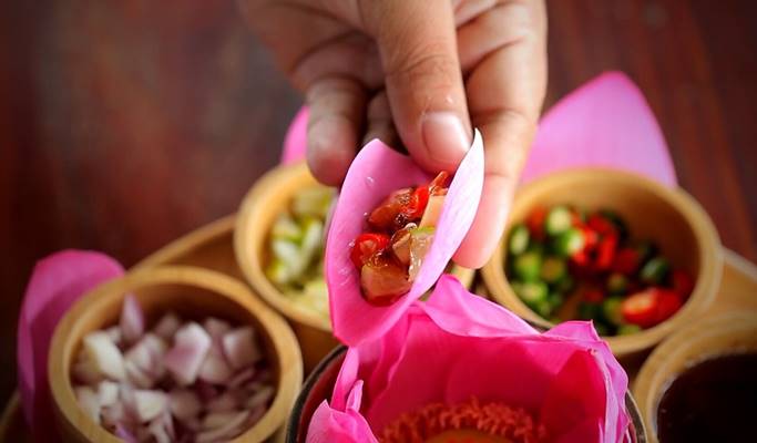 Red Lotus Flower Market Half Day Tour (+ drone photo shoot / boat ride) - from Bangkok