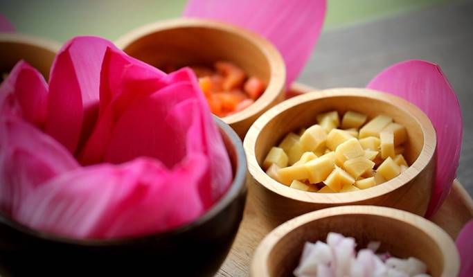 Red Lotus Flower Market Half Day Tour (+ drone photo shoot / boat ride) - from Bangkok
