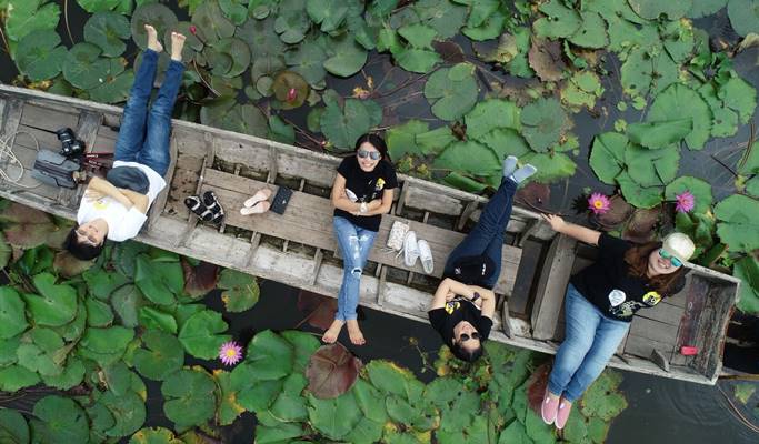 Red Lotus Flower Market Half Day Tour (+ drone photo shoot / boat ride) - from Bangkok