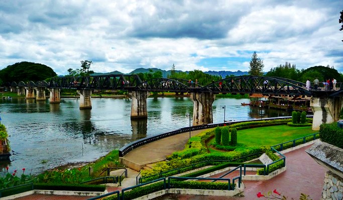 Damnoen Saduak Floating Market & River Kwai 1 Day Tour - from Bangkok