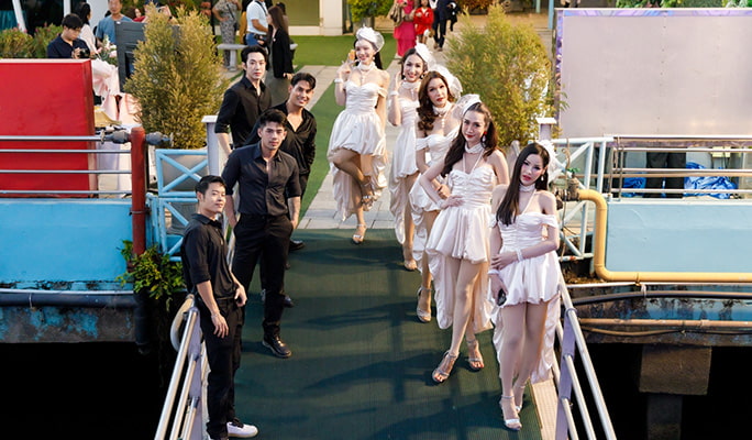 Riverside Carnival Dinner Cruise by Riverside Bangkok Hotel (+ International & Thai Seafood Buffet)
