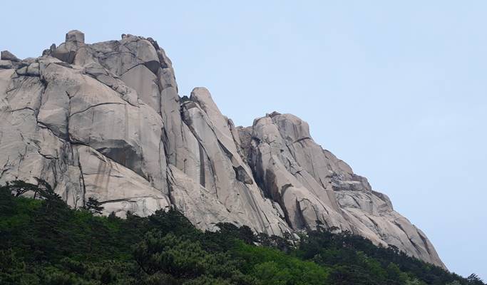 Seoraksan National Park + Sinheungsa Temple + Sokcho Beach 1 Day Tour - from Seoul
