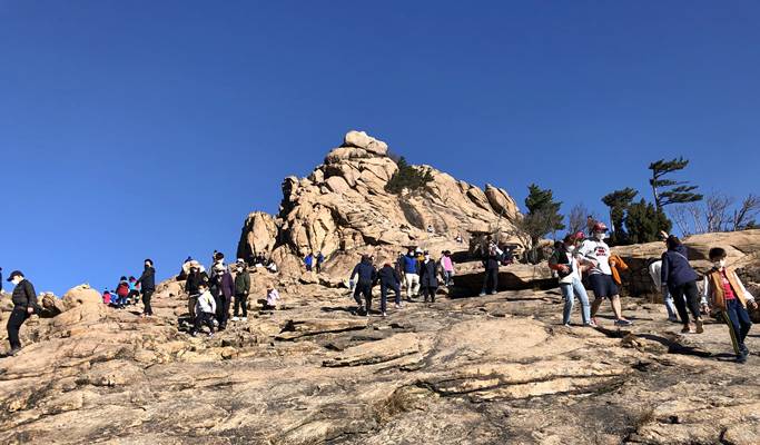 Seoraksan National Park + Sinheungsa Temple + Sokcho Beach 1 Day Tour - from Seoul