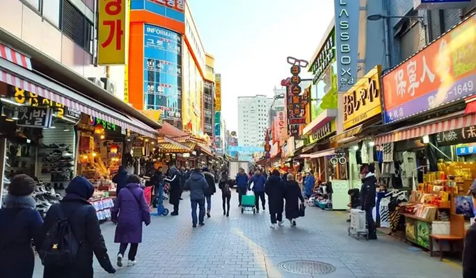 Seoul Walking Tour: War Memorial of Korea (+ Foodie Tour)