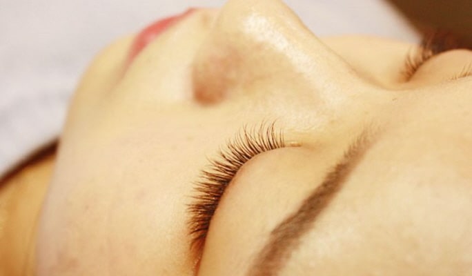 Eyelash Extensions by an English-speaking Beautician in Hongdae (Shop Vivian)