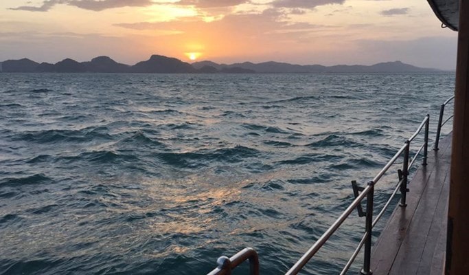 Hua Hin Boat Tour: Siam Sea Cret Fishing Tour (Day/Night)