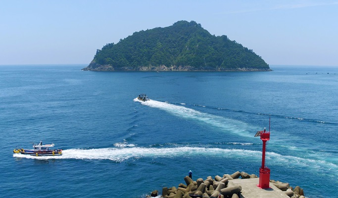 Snorkeling near Seopseom Island in Jeju