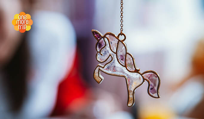 Make your own unicorn suncatcher with resin and beads art