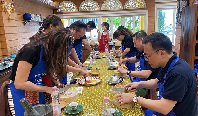 Home-Style Thai Cooking Class by Sompong Thai Cooking School in Bangkok (+ Market Tour option)