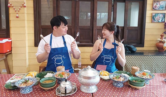 Home-Style Thai Cooking Class by Sompong Thai Cooking School in Bangkok (+ Market Tour option)