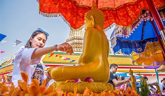 Bangkok Songkran Festival Tour: Wat Arun + Water Battle (Apr 13~15)