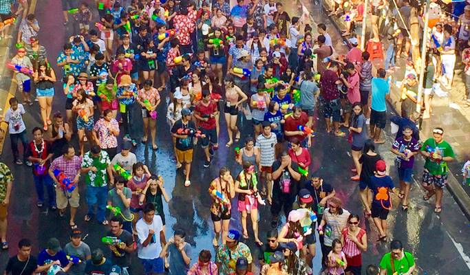 Bangkok Songkran Festival Tour: Wat Arun + Water Battle (Apr 13~15)