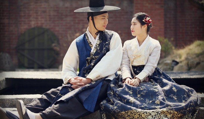 Hanbok Rental + Gyeongbokgung Palace "Spot the Difference" Mission Experience