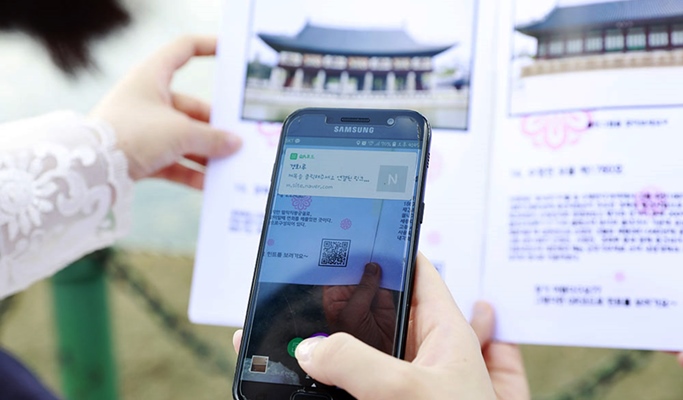Hanbok Rental + Gyeongbokgung Palace "Spot the Difference" Mission Experience