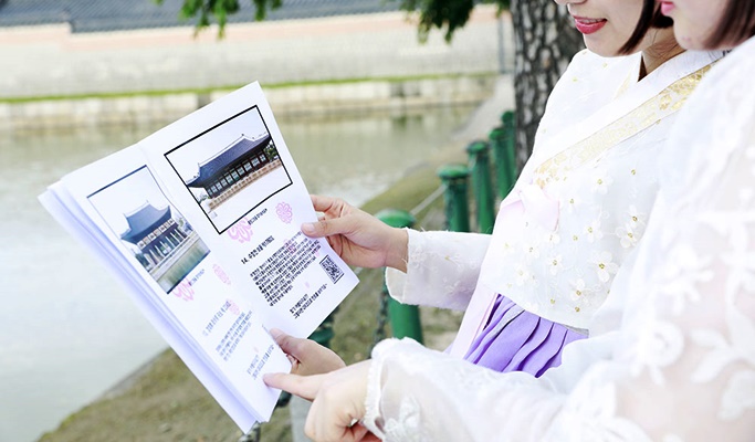 Hanbok Rental + Gyeongbokgung Palace "Spot the Difference" Mission Experience