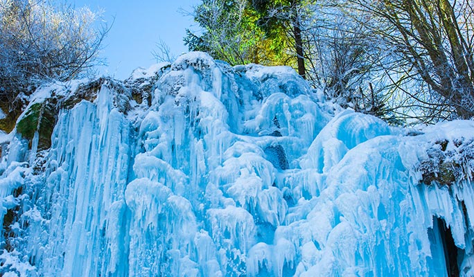 Elysian Gangchon Ski Resort (Ski/ Snowboard/ Snow Sled) + Eobi Ice Valley 1 Day Tour - from Seoul