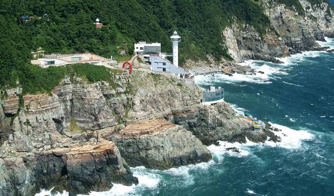 Busan 1 Day Tour: Strawberry Picking + Gamcheon Culture Village (+ Taejongdae option) (Dec 20~May 15)