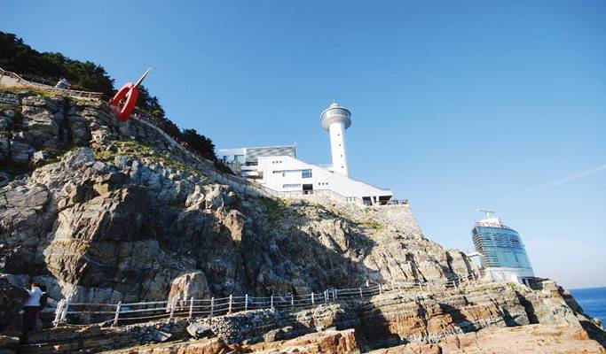Busan 1 Day Tour: Strawberry Picking + Gamcheon Culture Village (+ Taejongdae option) (Dec 20~May 15)