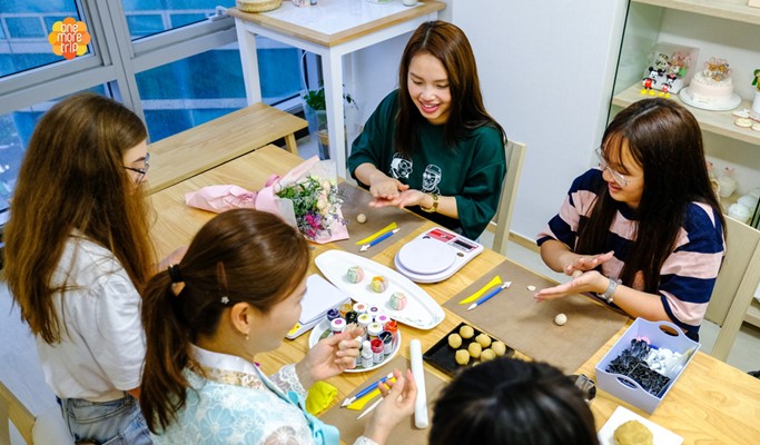 Korean Rice Cake with Sweet Bean Filling Making Experience in Seoul