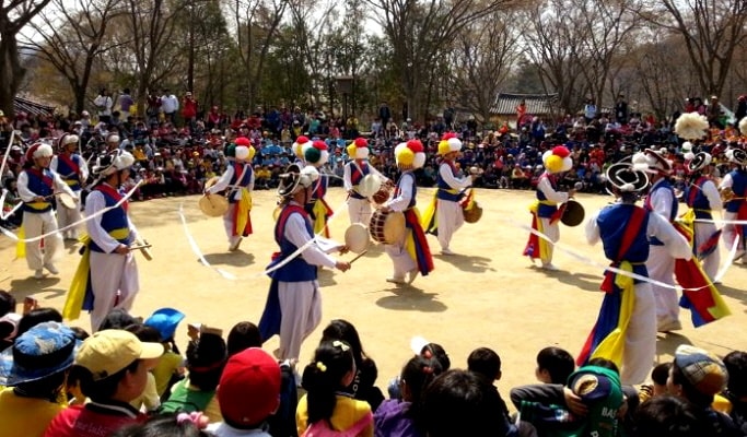Seoul Vicinity: Suwon Hwaseong Fortress + Korean Folk Village + Uiwang Rail Bike 1 Day Tour