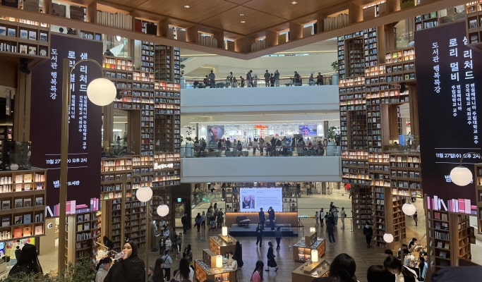 Suwon Hwaseong Fortress + Waujeongsa Temple + Starfield Library 1 Day Tour - from Seoul