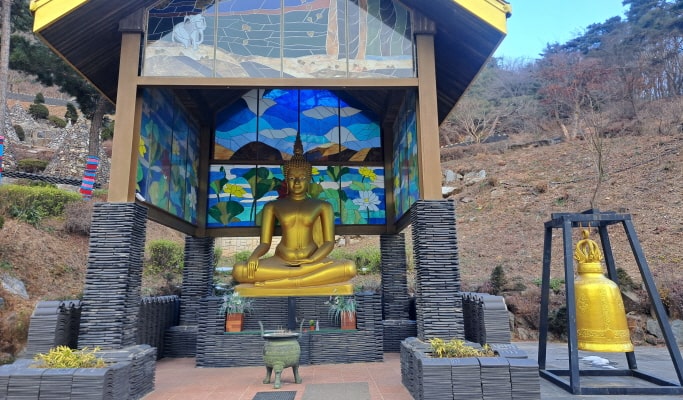 Suwon Hwaseong Fortress + Waujeongsa Temple + Starfield Library 1 Day Tour - from Seoul