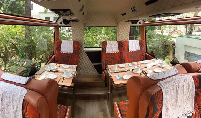 Thai Bus Food Tour: Bangkok City Tour Bus with Onboard Dining
