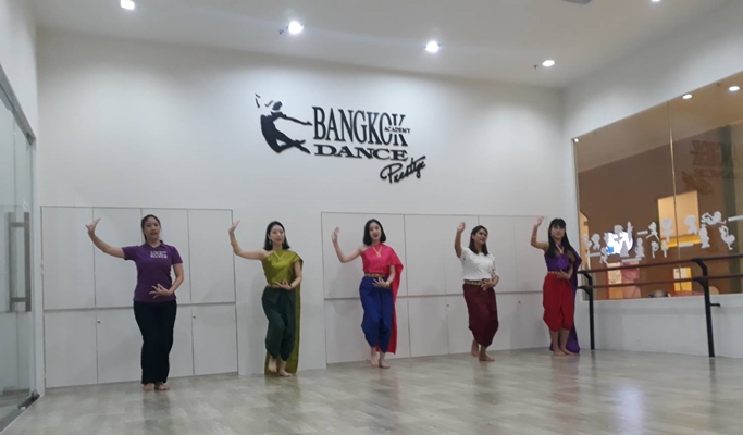 Thai Dance Class in Bangkok