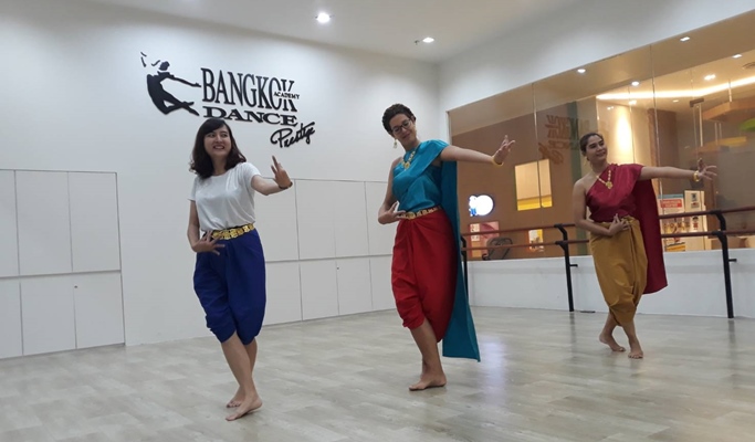 Thai Dance Class in Bangkok