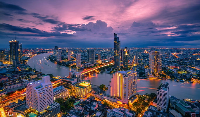 The Luxury White Dinner Cruise in Bangkok (+ International & Thai Buffet)