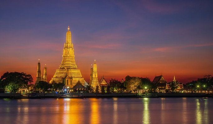 The Luxury White Dinner Cruise in Bangkok (+ International & Thai Buffet)