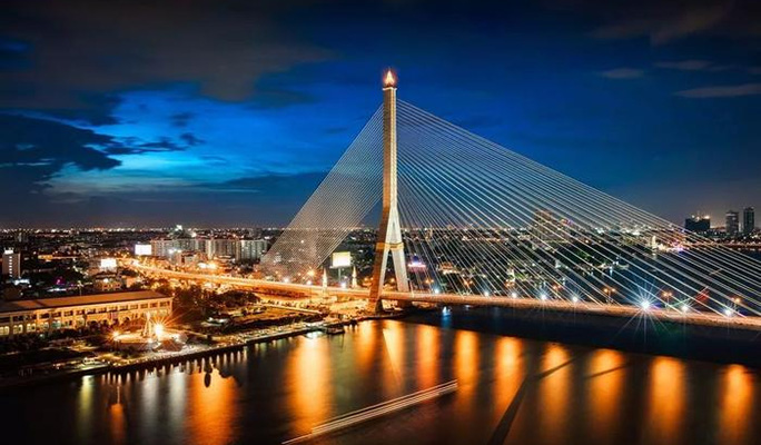 The Luxury White Dinner Cruise in Bangkok (+ International & Thai Buffet)