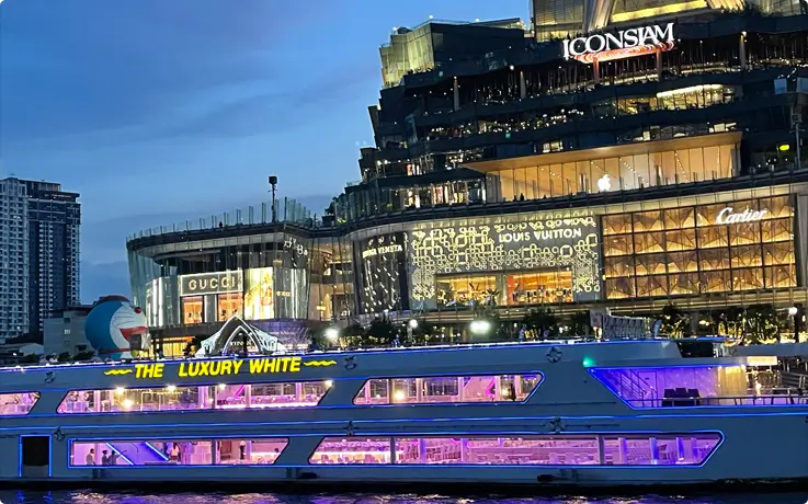The Luxury White Dinner Cruise in Chao Phraya River