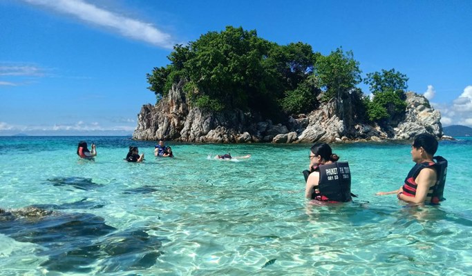 Khai Islands Tour by Speedboat (Half Day/Full Day) (+Snorkeling) (+ Lunch Option) - from Phuket