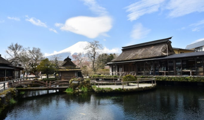 Mt. Fuji + Oshino Hakkai + Onsen / Outlet 1 Day Tour from Tokyo