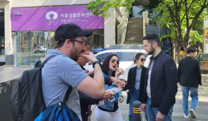 Seoul Walking Tour: Insadong & Gwangjang Market Netflix Food Tour