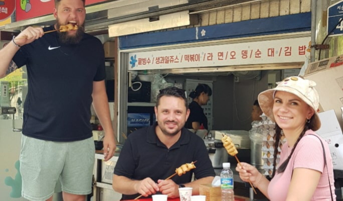Seoul Walking Tour: Insadong & Gwangjang Market Netflix Food Tour