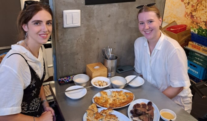 Seoul Walking Tour: Insadong & Gwangjang Market Netflix Food Tour