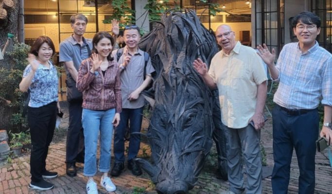 Seoul Walking Tour: Seongsu-dong Cafes, Shopping, K-pop & Culture