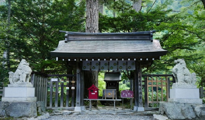 Kamikochi & Tateyama Kurobe Alpine Route & Shirakawa-go 2D1N Tour from Nagoya