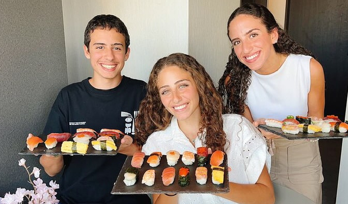 Sushi Making Experience in Asakusa, Tokyo (+ Local Tour/ Rickshaw/ Sake Tasting option)
