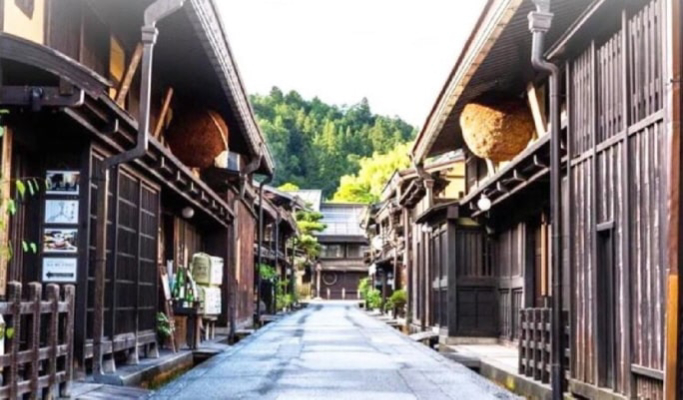 Shirakawa-go Village & Takayama UNESCO 1 Day Tour from Nagoya