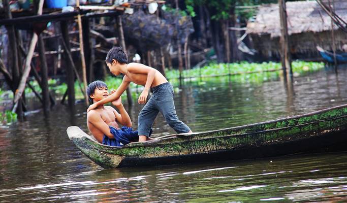 Siem Reap Tonle Sap Lake & Chong Khneas Floating Market Tour (Half Day)