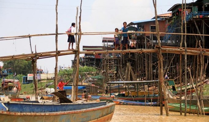 Roluos Group + Kampong Phluk & Tonle Sap Floating Village Tour by Vespa Scooter with Driver (Half Day) (Join-in/Private)