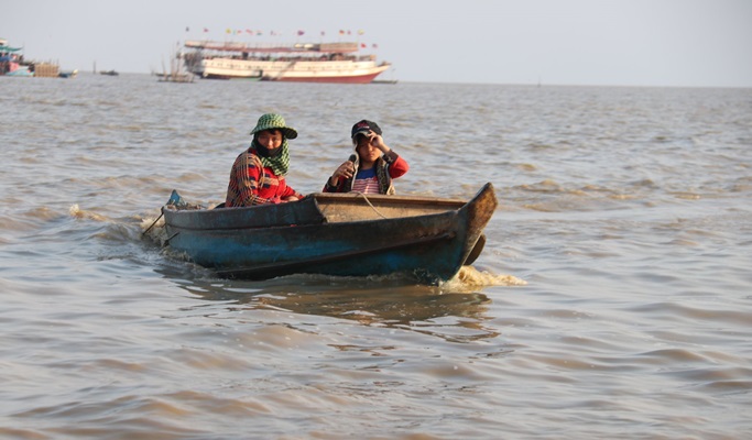 Tonle Sap Lake Floating Village Tour by Boat (+ Buffet Lunch on Floating Restaurant) (Half Day)